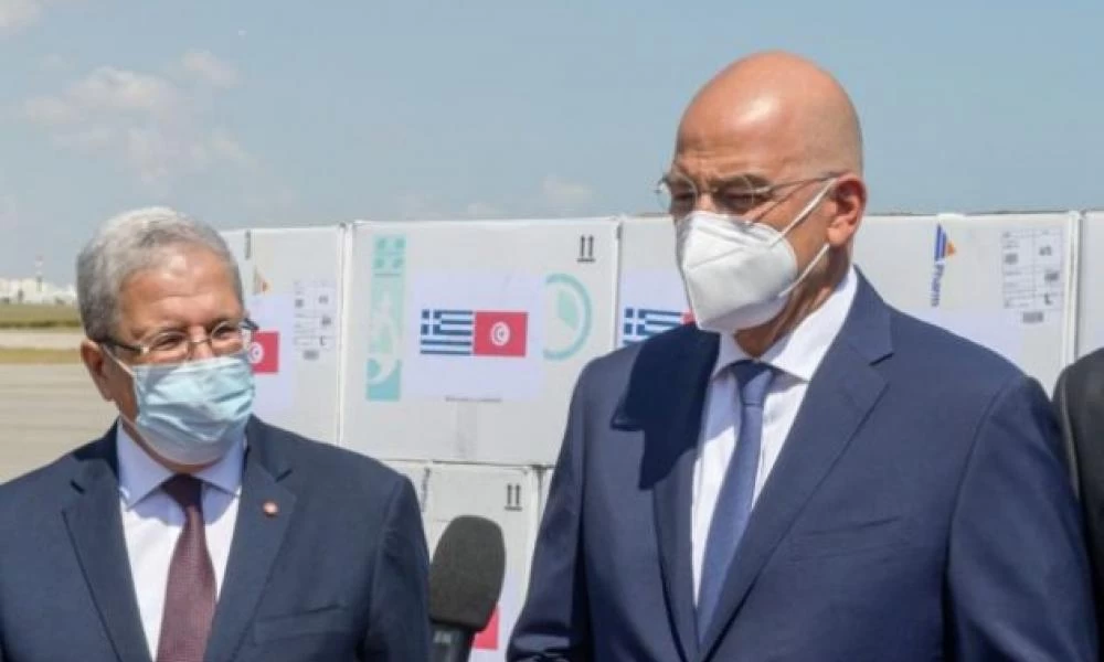 Δένδιας: Παρέδωσε 100.000 εμβόλια στην Τυνησία-«Είτε είμαστε όλοι ασφαλείς από τον κορονοϊό, είτε κανείς»